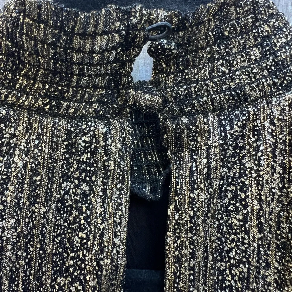 VINCE CAMUTO Gold Smocked Neck Metallic Top Women’s Medium NWT NEW - Picture 12 of 14